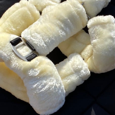 Licol de transport pour poneys et chevaux Canter intégralement doublé de mouton synthétique détail