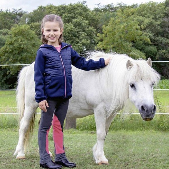 Pantalon d'équitation pour enfant HKM My First marine et fuchsia porté