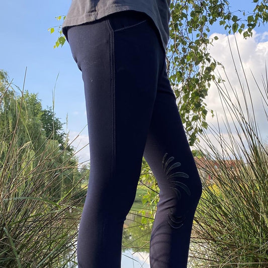 Pantalon d'équitation pour enfant Privilège Equitation Millau marine porté