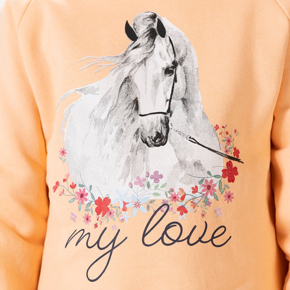 Sweat à capuche pour petites cavalières HKM Horse Spirit abricot porté