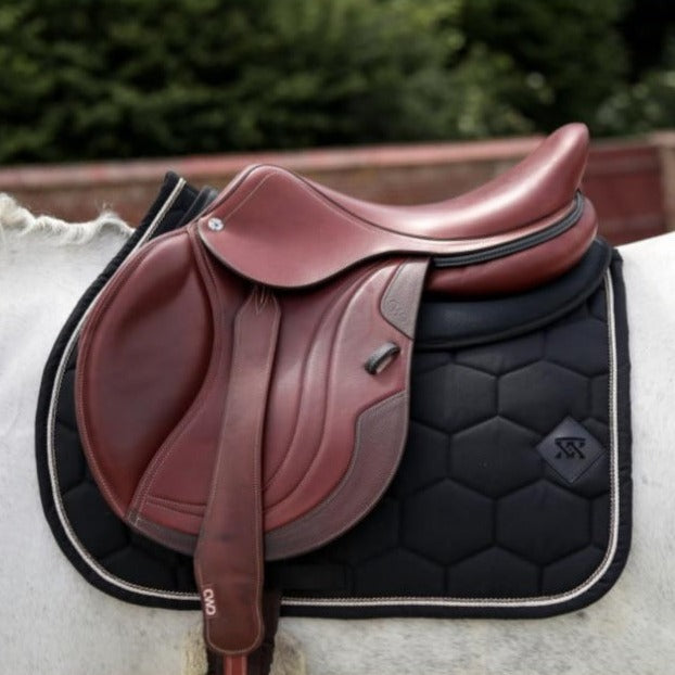 Tapis de selle pour poneys et chevaux OXXER Les Intemporelles noir