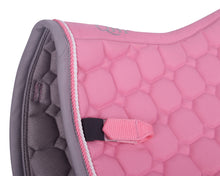 Charger l&#39;image dans la galerie, Tapis de selle pour shetlands, poneys et chevaux QHP Florence rose détail
