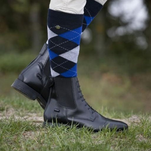 Boots d'équitation en cuir avec lacets pour jeunes cavaliers Norton noires portées