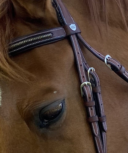Détail du bridon en cuir naturel pour poneys et chevaux Flags&Cup Helsinki marron