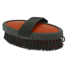 Charger l&#39;image dans la galerie, Brosse douce pour baby poney Hippotonic Soft avec poignée cuir synthétique rouge
