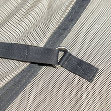 Charger l&#39;image dans la galerie, Chemise anti-mouches avec cou amovible pour poneys et chevaux HKM Fringes Plus détail attache
