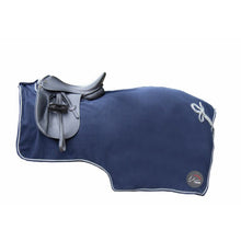Charger l&#39;image dans la galerie, Couvre-reins polaire avec tresse de queue pour poneys et chevaux HKM Luxe marine
