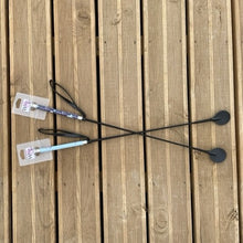 Charger l&#39;image dans la galerie, Cravache pour cavaliers juniors Whip&amp;Go Soft Fantaisie avec dragonne souple amovible
