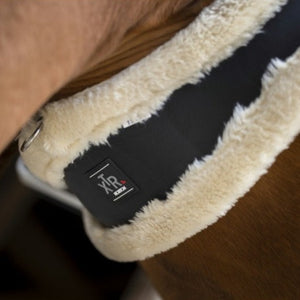 Sangle anatomique doublée mouton synthétique pour poneys et chevaux Norton XTR noir et beige