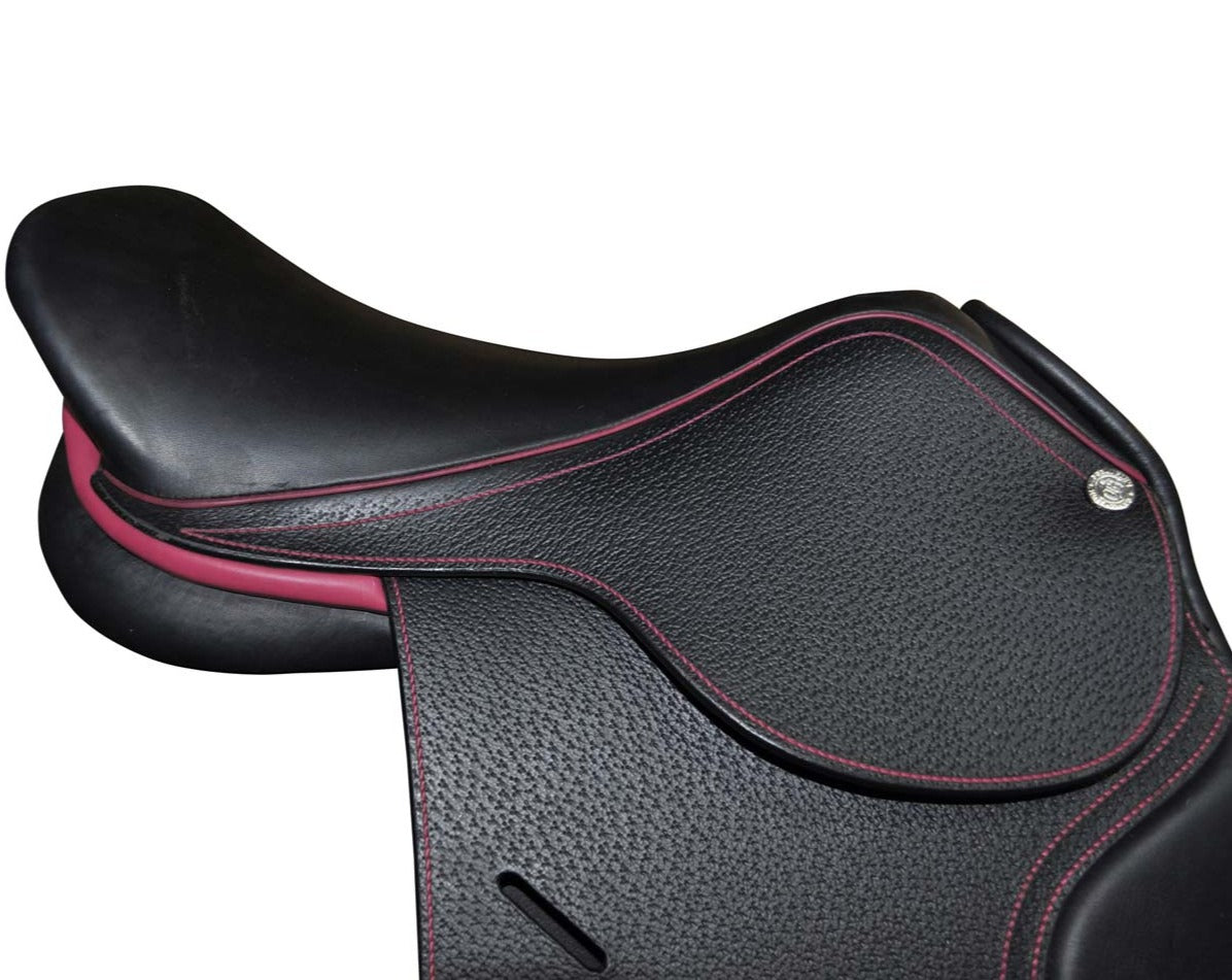 Selle personnalisable pour poneys Privilège Equitation La Baule noire et rose