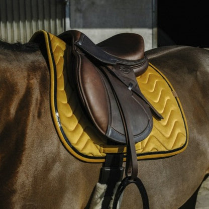 Tapis de selle en velours léger pour poneys et chevaux Equithème glossy jaune
