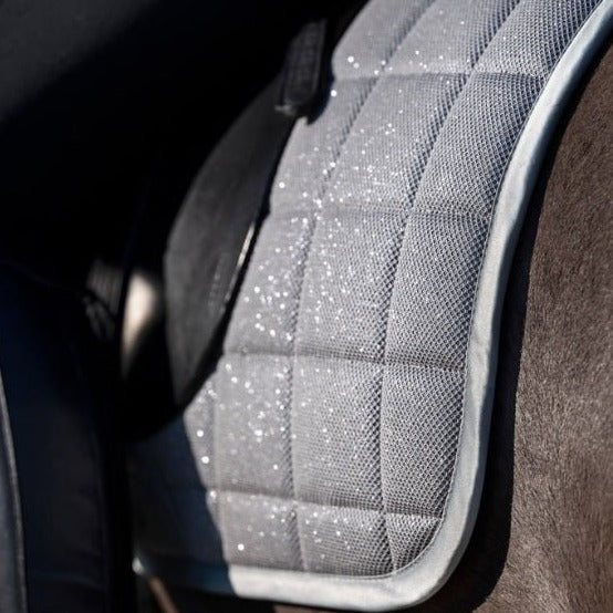 Tapis de selle pour poneys et chevaux HKM Glitter Mesh gris clair
